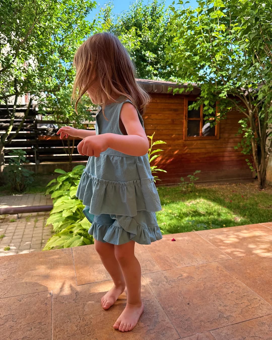 Rochiță bleu cu volănașe – handmade din 100% bumbac texturat – Handmade Lilisicopiii